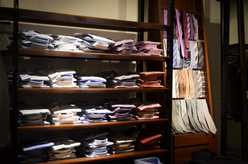 vente-DALUIS-min_shirts_exhibition_shop_shopping_shelf_buy_business_clothing-940715